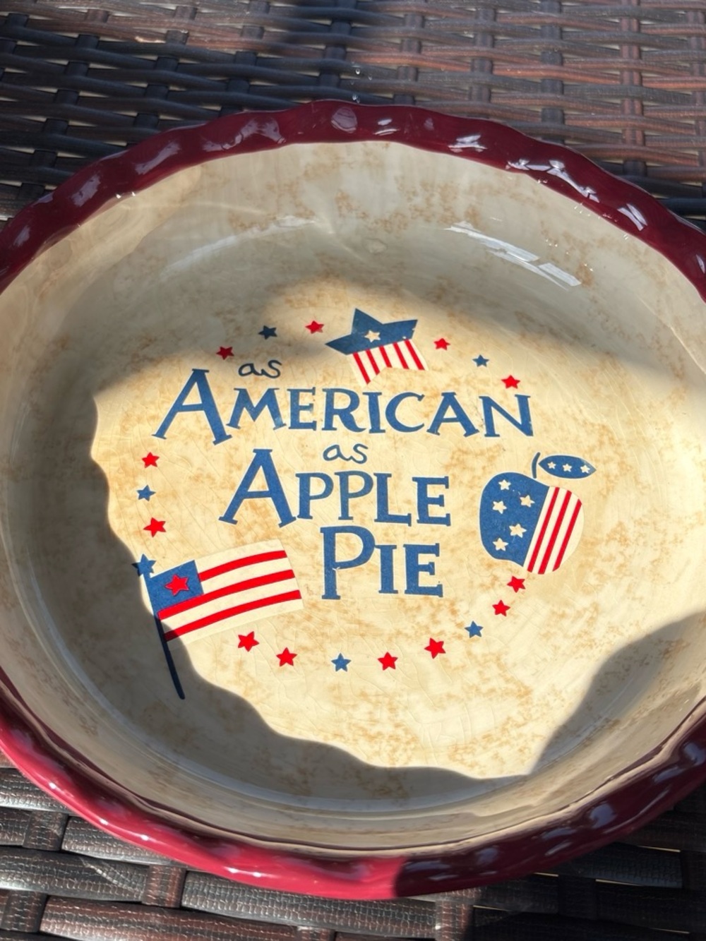 Sonoma Ceramic Pie Dish in Red and Cream with Americana Design